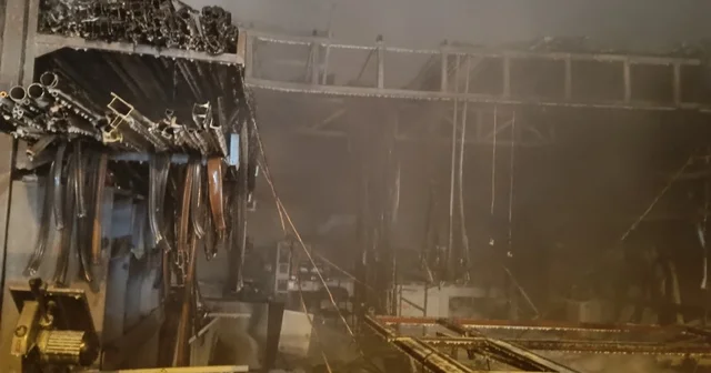 Sanayi sitesinde üretim atölyesi alevlere teslim oldu Balıkesir Haberleri