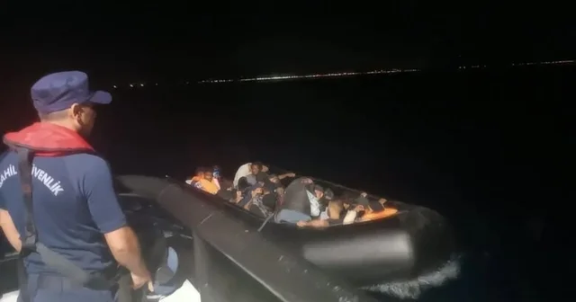Ayvalık ta 23 göçmen sahil güvenlik ekiplerinden kaçamadı Balıkesir Haberleri