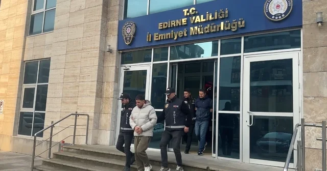 Edirne Kapıkule de tarihi eser operasyonu: Büyük İskender portreli sikkelerle kaçarken yakalandılar Edirne Haberleri