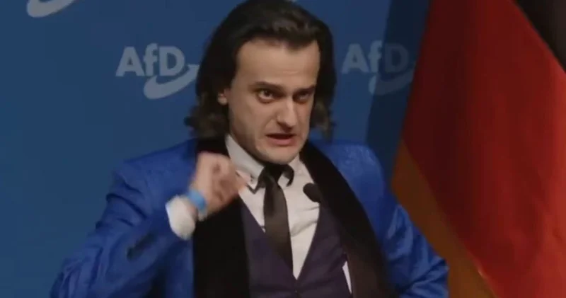 Hitler in jest ve mimiklerini birebir taklit etti! Alman ırkçılığı hortladı