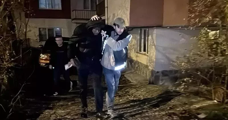 Evinde uyuşturucu satarken yakalanan yabancı uyruklu tutuklandı