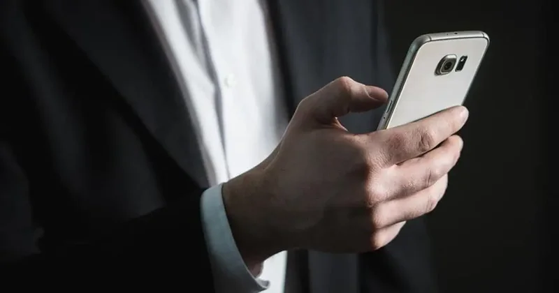 Hindistan hükümeti o uygulamayı tüm telefonlara zorunlu kılmıştı! Tepkiler çığ gibi büyüdü