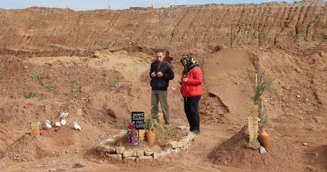 Efeler Belediyesi nden hayat arkadaşını ve yakınlarını kaybedenlere kötü haber Aynı anda ölmeyenlere yan yana mezar verilmiyor 70 yıl aynı yastığa baş koyan Süzen çiftinin yan yana gömülme isteği geri çevrildi Aydın Haberleri