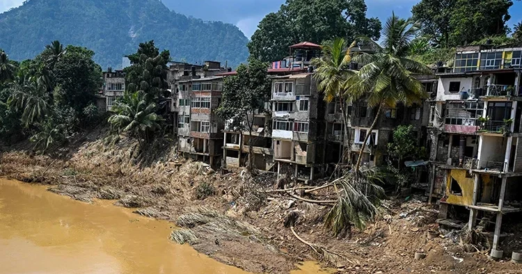 Güney Asya da 1 haftada 1500 den fazla ölüm: Can kayıpları devam ediyor