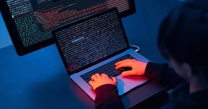 7,25 milyon kişinin verisini ele geçirdi! İnternet kafeye yapay zekalı saldırı