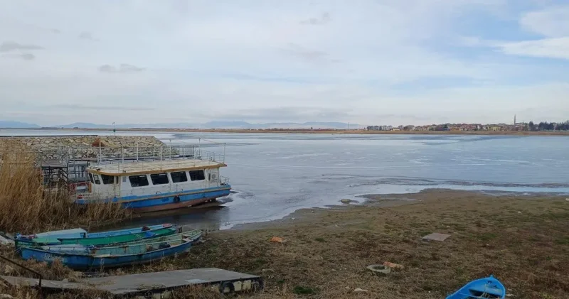 Buz tutan gölün altındaki gerçek: Düşük su seviyesi doğal afeti hızlandırdı