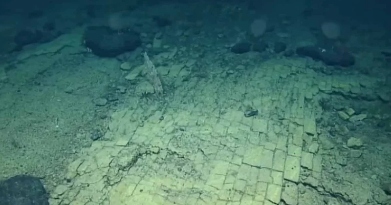 Okyanusun dibinde sarı tuğlalı yol keşfedildi Sözcü Gazetesi