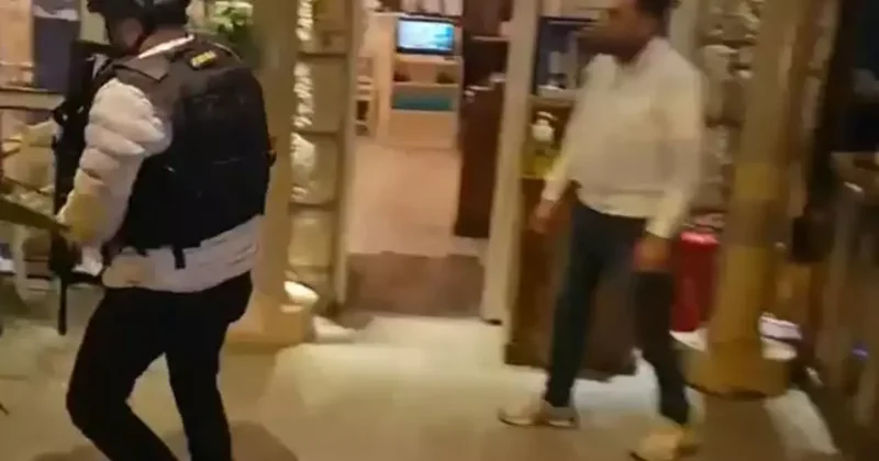 İstanbul da bir restorana operasyon: 7,5 milyon lira değerinde çok sayıda silah bulundu!