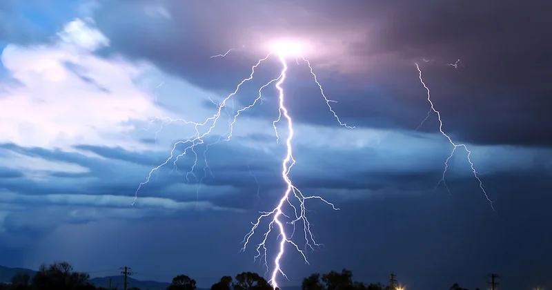 Bir yıldırım 9 kişiyi hayattan kopardı Sözcü Gazetesi