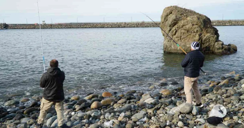 Balık kafesi patladı: Duyan herkes kıyıya koştu!