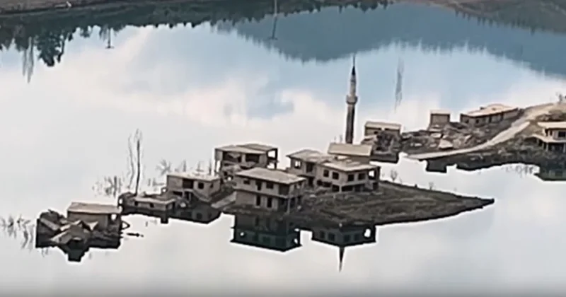 Mahalle baraj sularına gömüldü, geriye bu evler kaldı! İlçenin simgesi oldu Sözcü Gazetesi