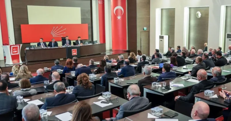 CHP yılın ilk toplatısını yaptı: Özgür Özel den tempoyu yükseltme mesajı