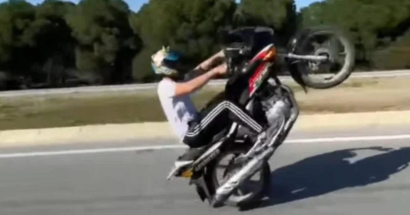 Akrobatik motosiklet şovu pahalıya patladı: Sürücüye ceza!