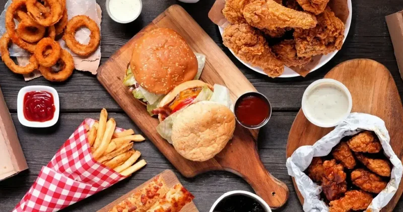 İngiltere de sağlıksız gıda reklamlarına yönelik yeni yasak yürürlüğe girdi Avrupa Haberleri