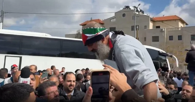 İsrail in serbest bıraktığı 10 Filistinli esir Deyr el Belah a getirildi Dünya Haberleri