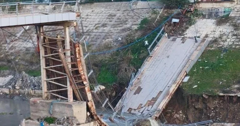 Hatay da yaya köprüsü yıkıldı