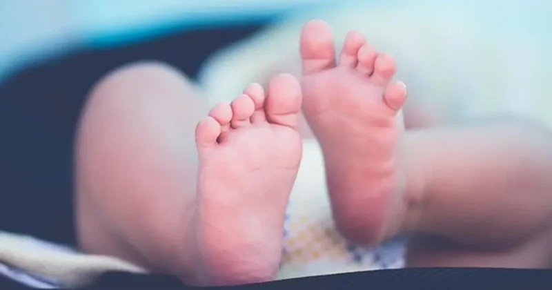 Durağa bırakılan bebek evlilik dışı ilişkidenmiş! Yakınları gözaltında