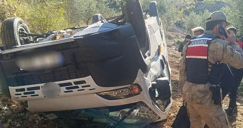 Son dakika: Kontrolden çıkan öğrenci servisi zeytinliğe uçtu: 5 yaralı Son dakika haberleri