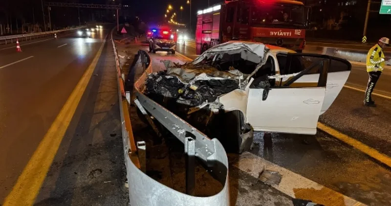 Adana da tıra çarpan aracın sürücüsü yaşamını yitirdi