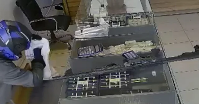 Hatay’da kuyumcuda silahlı soygun kamerada VİDEO İZLE