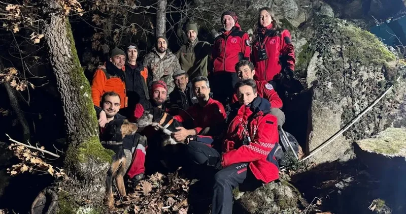 Çakal av köpeklerini tuzağa düşürdü! 7 saatte kurtarıldılar