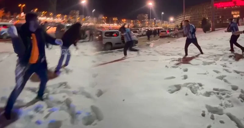 Galatasaray Trabzonspor taraftarından Gaziantep’te kartopu savaşı