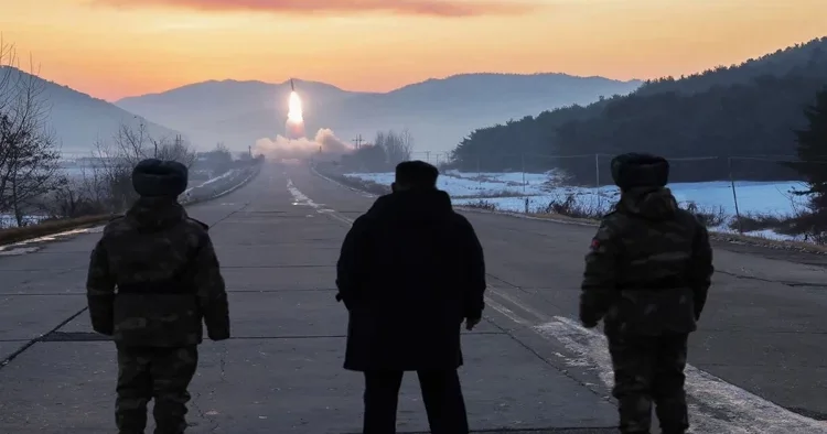 Kuzey Kore, hipersonik füzeyle tatbikat gerçekleştirdi