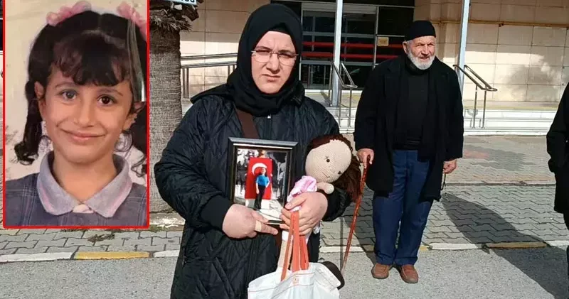 Üzerine koltuk düşen Ebrar’ın oyuncak bebeğiyle duruşmaya gelen annesi: Kimse bizi uyarmadı