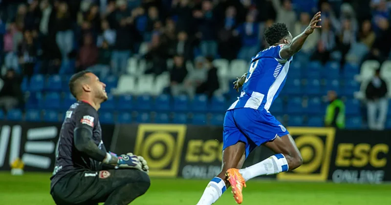Porto, Santa Clara engelini tek golle geçti!