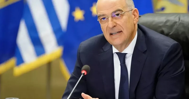 Yunan Bakan Dendias Ankara nın dış politikadaki başarılarını kabullenirken ABD den tercih yapmasını istedi