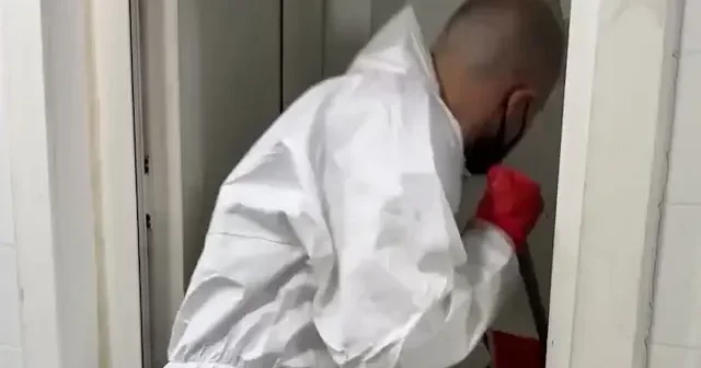 Cem Özkök ‘Midesi kaldırmayan izlemesin’ diyerek paylaştı: Camii tuvaletinin haline kayıtsız kalmadı temizliğe girişti VİDEO İZLE