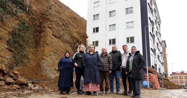 Heyelanın vurduğu korku apartmanında mühür kalktı, gözler riskli yamaçta Trabzon Haberleri