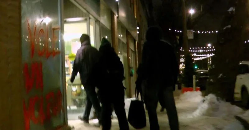 Sokakların Robinleri marketlerden çalıp halka dağıttı Sözcü Gazetesi