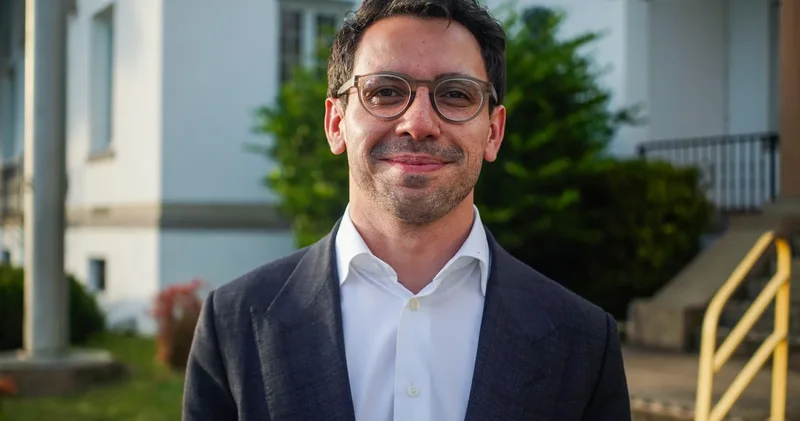 Vali adayı Tinder a katıldı, Genç kadın seçmene ulaşmak için dedi