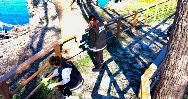 Karadeniz in yaşanabilir tek adası olan Giresun Adasında kapsamlı temizlik yapıldı Giresun Haberleri