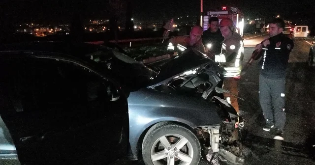 Kazada ağır hasar alan otomobilden yara almadan çıktı Manisa Haberleri