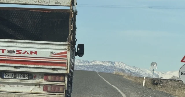 Vatandaşlar iki ilçe arasındaki çukurlu yolun onarılmasını istiyor Diyarbakır Haberleri