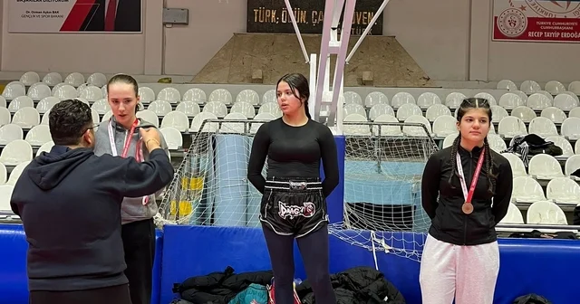 Bilecikli kick boksçular Manisa da büyük başarı elde etti Bilecik Haberleri