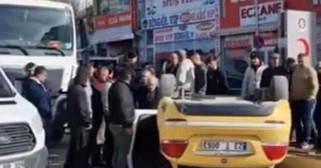 Beton mikseri ile çarpışan taksi ters döndü: 1 yaralı Elazığ Haberleri