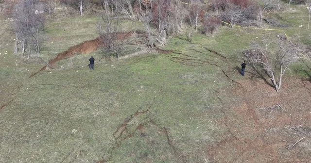 Heyelan yaşanan köyde detaylı inceleme, tahliye gündemde Sivas Haberleri