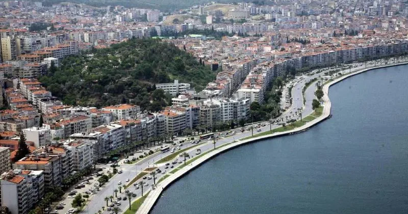 Profesörden İzmir için uyarı: 120 metrekarelik toplu mezarlarda oturmamalıyız