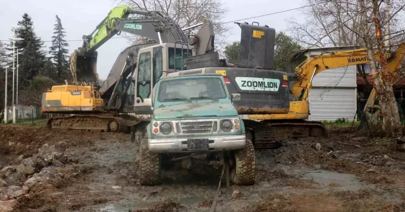 Sakarya da fıkra gibi olay: Kurtarmaya gelen de battı