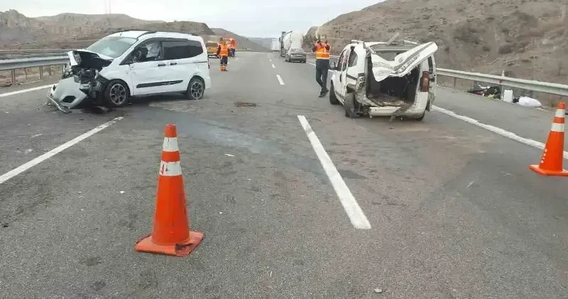 Niğde de iki aracın çarpıştığı feci kaza: Bir ölü yedi yaralı Niğde Haberleri