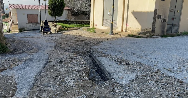 Bayındır da sürücülerden çukur yollara tepki İzmir Haberleri