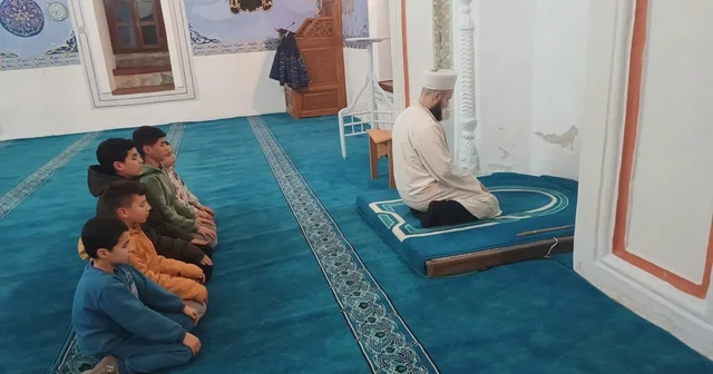 Sivrihisar Kurşunlu Camii nde çocuklara örnek teşvik Eskişehir Haberleri