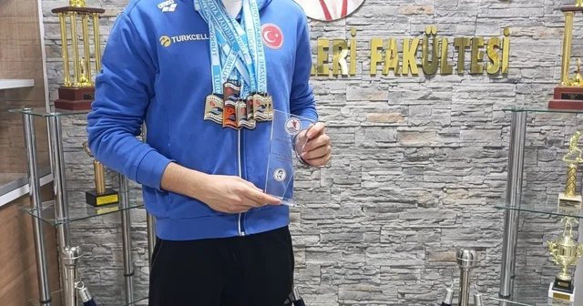 OMÜ lü yüzücüden Antalya da madalya yağmuru OMÜ lü yüzücü Berat Abdik, Milli Takım seçmelerinden 9 madalya döndü Samsun Haberleri