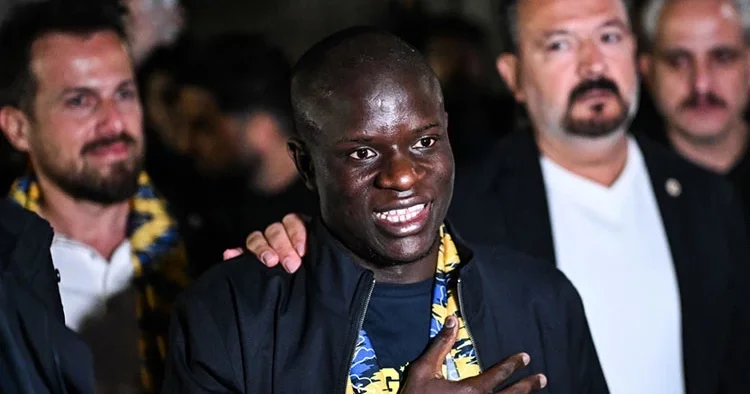 Fenerbahçe nin yeni transferi Kante yi dünya futbolu konuştu! O varken güvende hissederler