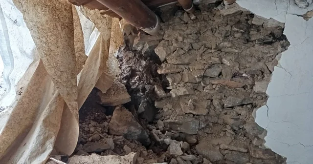 Batman da heyelan: Kayaların düştüğü ev yıkıldı Batman Haberleri