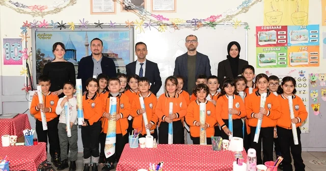 Çatak ta öğrencilere dünya ve Türkiye haritaları dağıtıldı Van Haberleri