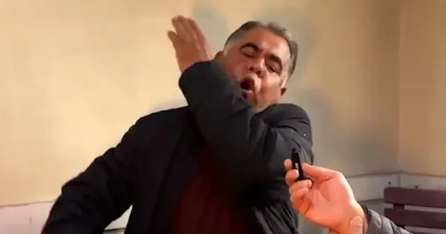 Kahve sohbetinde anlattığı dayak anısı güldürdü: 3 ay karate kursuna gitmiş çocuk beni öldürüyor VİDEO İZLE